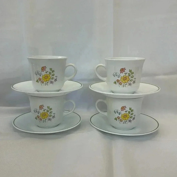 Vintage 1970s Corning Corelle "Spring Meadow”
Cup Mugs - Set of 4 with Saucers - Picture 2 of 4